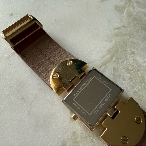 Michael Kors Gold and Brown Men's Watch - Picture 7 of 10